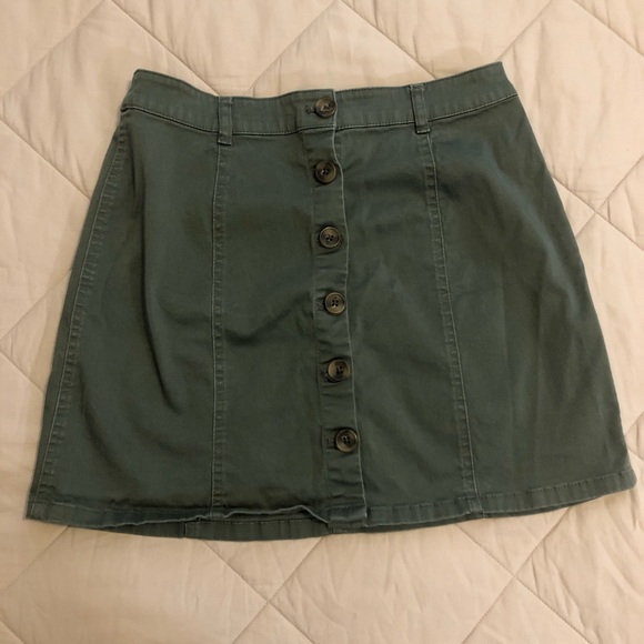 Forever 21 olive green skirt. Size S - Picture 3 of 4